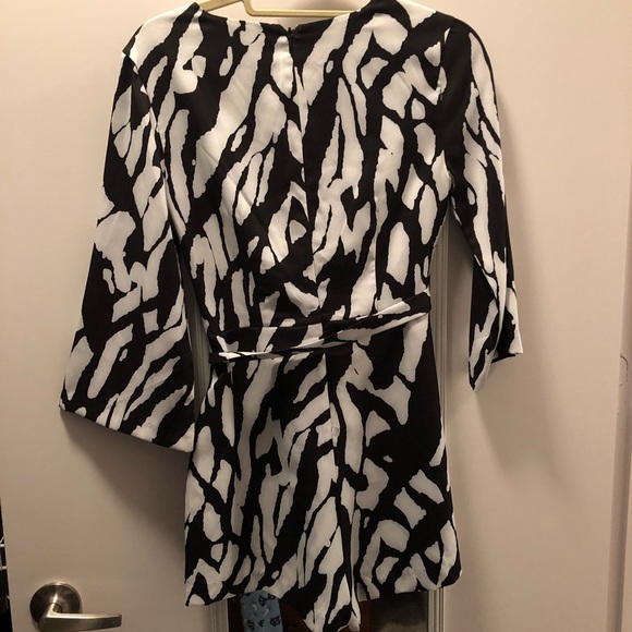 Isla Co. long sleeve romper - Picture 2 of 2